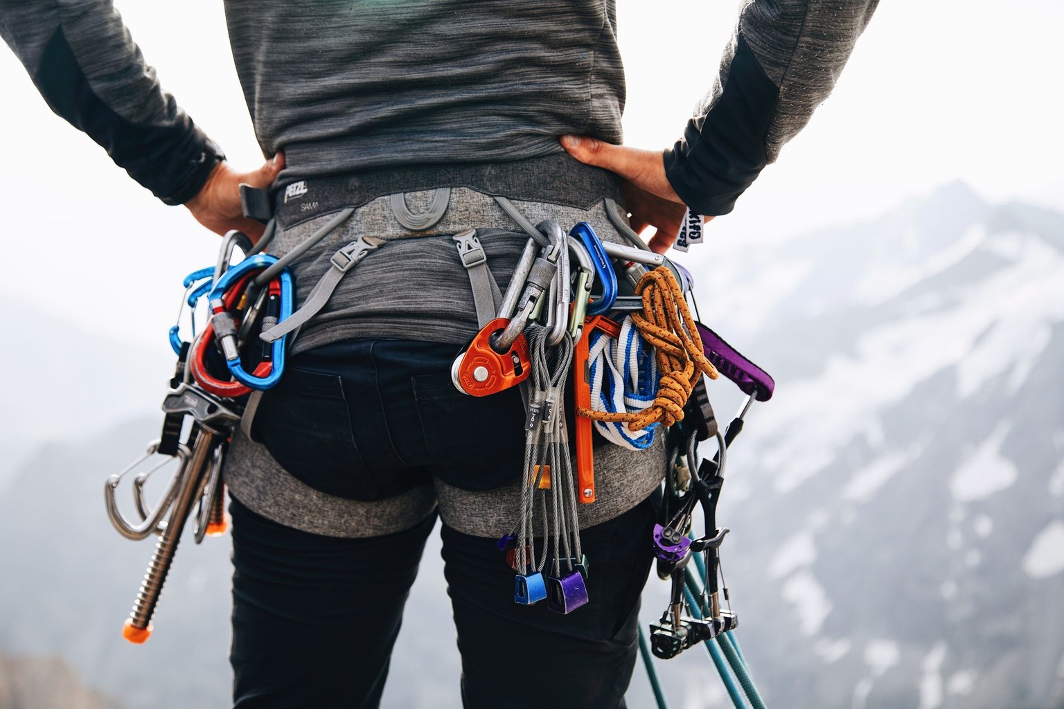 Como escolher equipamentos para escalada em rocha molhada