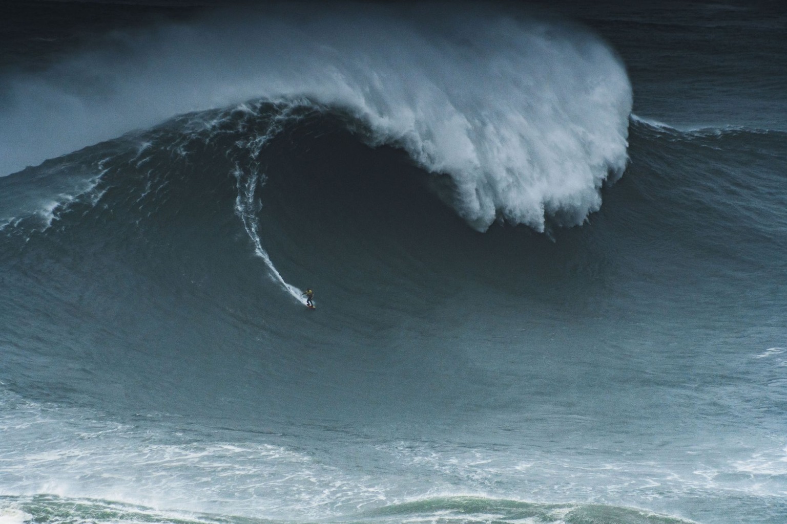 Surf de ondas gigantes: onde encontrar as melhores praias para esse esporte — Gestão de risco e protocolos de segurança Surf de ondas gigantes: onde encontrar as melhores praias para esse esporte — Gestão de risco e protocolos de segurança